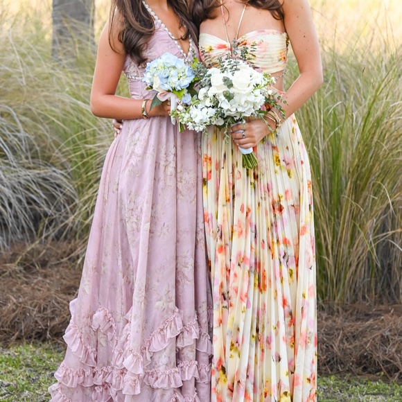 V.Champman Scarlett Gown - Picture 2 of 3